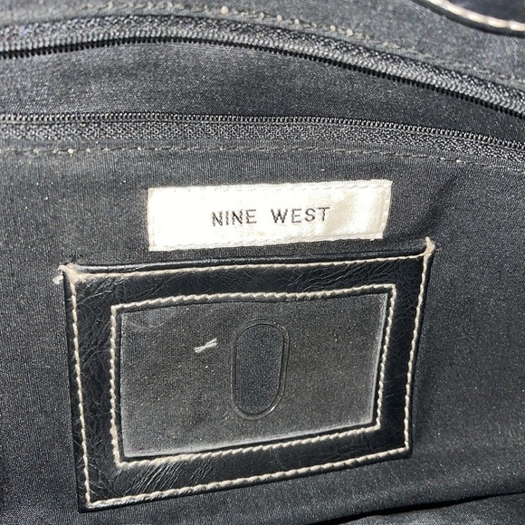 Nine West women’s hand bag like new condition. Dimensions in photos - Picture 6 of 9